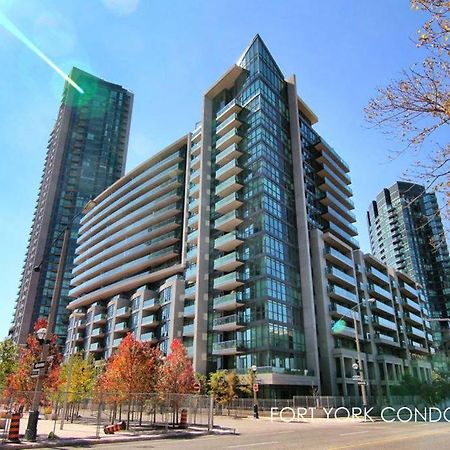 Lakefront Living Downtown Toronto - Free Parking, Gym, Indoor Pool Luaran gambar