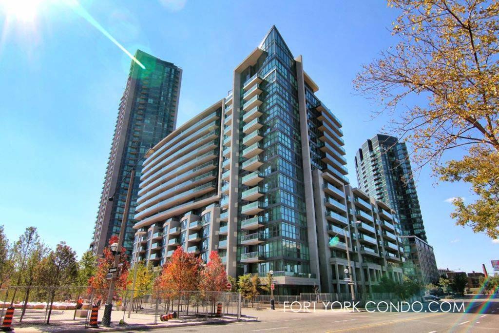 Lakefront Living Downtown Toronto - Free Parking, Gym, Indoor Pool Luaran gambar